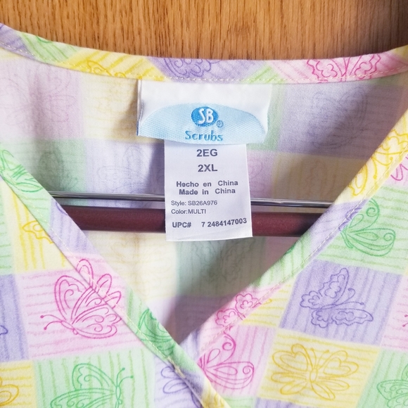 Scrub Tops Butterfly and Geometric Shapes 2XL - Picture 9 of 12